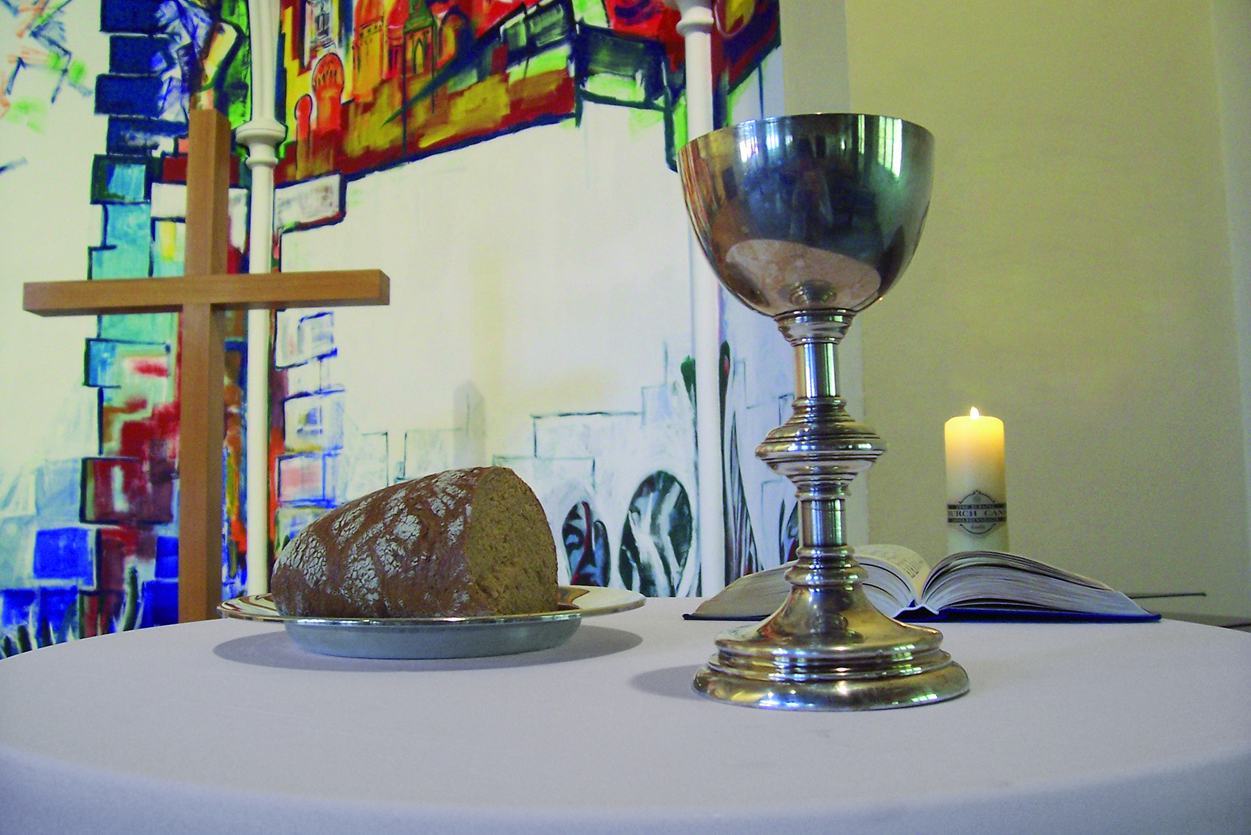 Am Abendmahl können alle Besucher des Gottesdienstes teilnehmen
